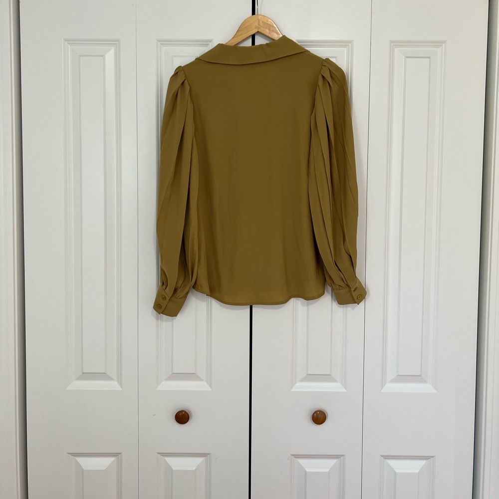 Puffed Shoulder Top - Picture 7 of 12